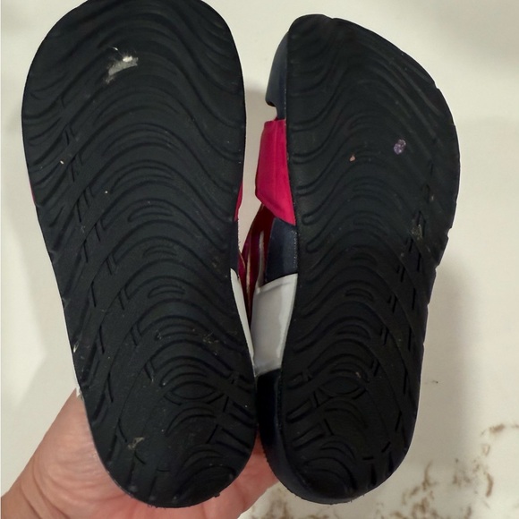 Nike Kids Water Shoes in Pink and White girls sz 11 - Picture 4 of 5
